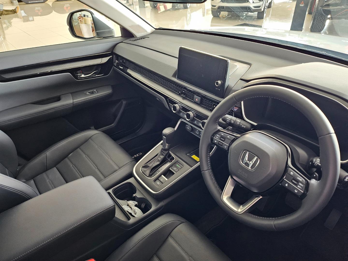 
								Honda CR-V 2025 full									