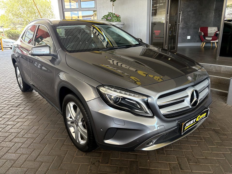 
								Mercedes-Benz GLA 200 2015 full									