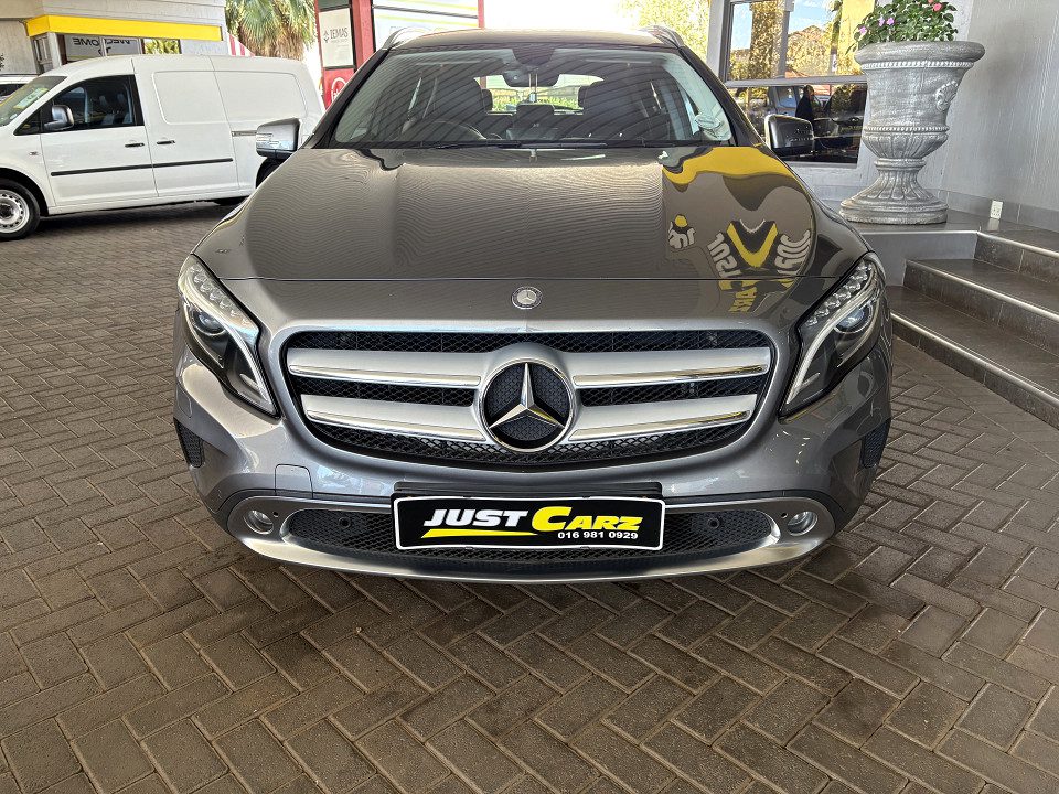 
								Mercedes-Benz GLA 200 2015 full									
