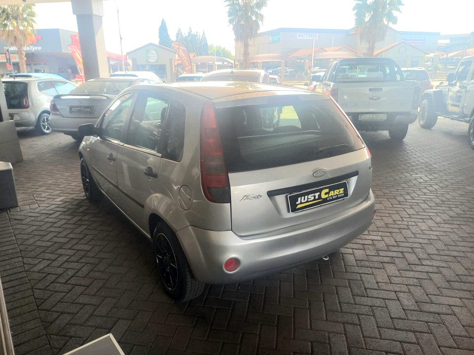 
								Ford Fiesta 2005 full									