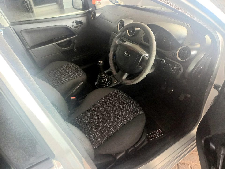 
								Ford Fiesta 2005 full									