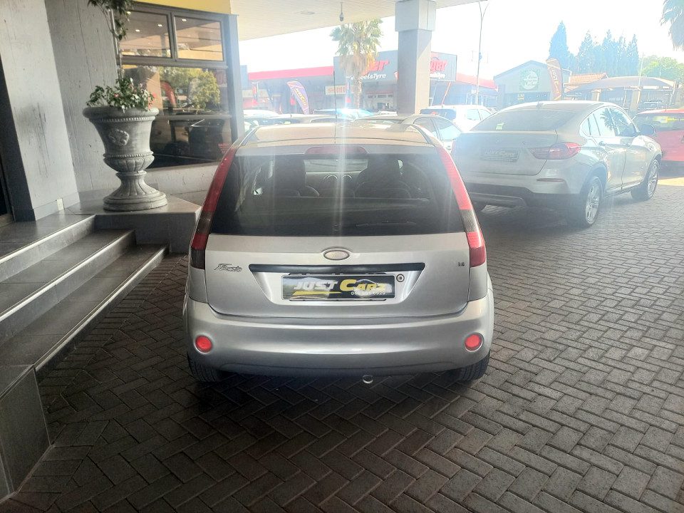 
								Ford Fiesta 2005 full									