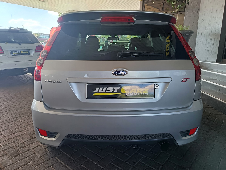 
								Ford Fiesta 2006 full									