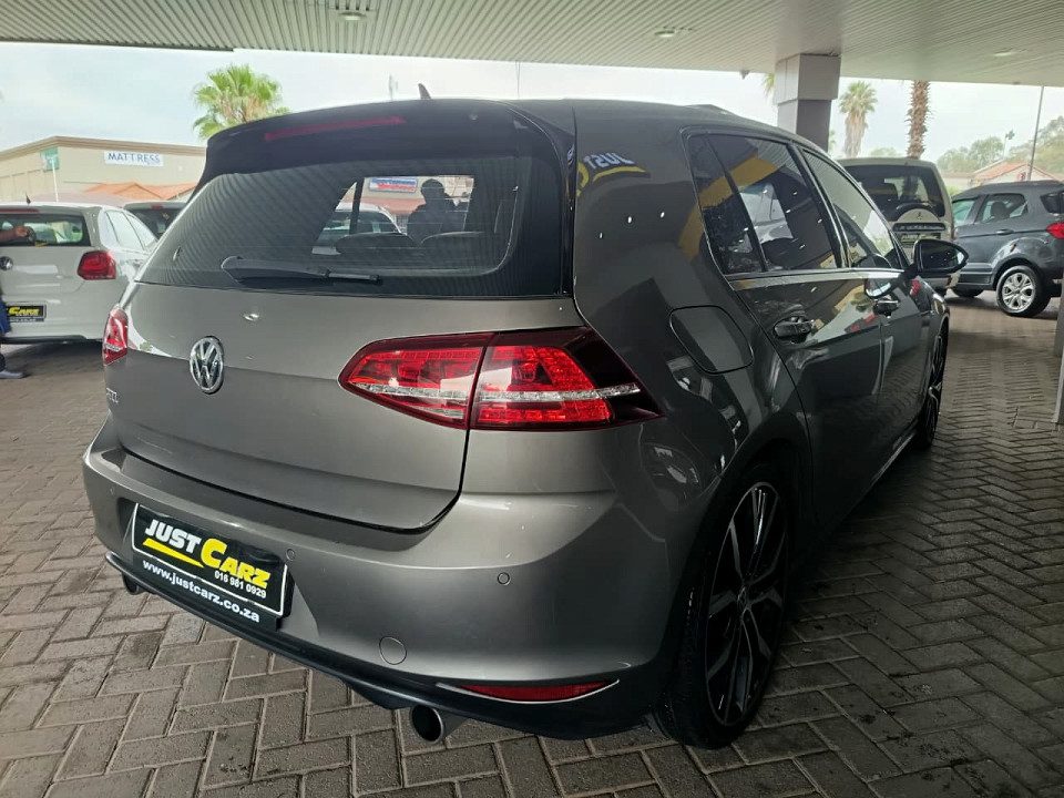 
								Volkswagen Golf 2016 full									