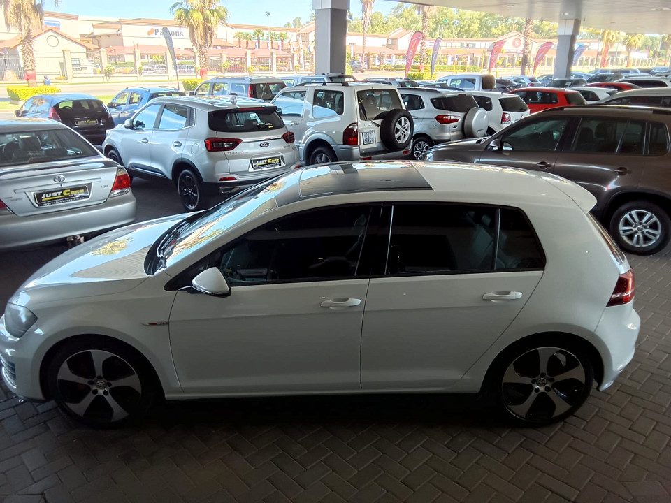 
								Volkswagen Golf VII 2013 full									