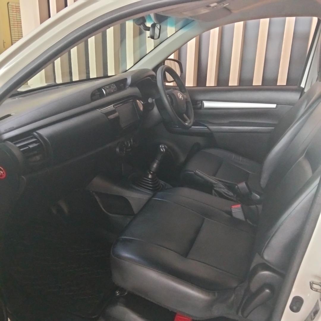 
								Toyota Hilux 2023 full									