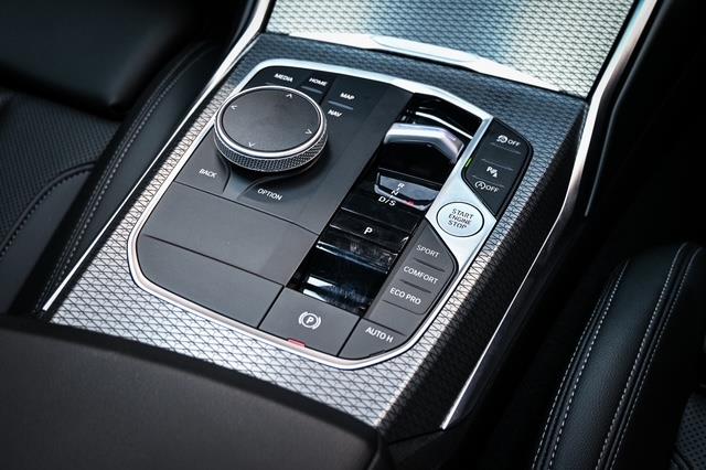 
								BMW 3 Series 2024 full									