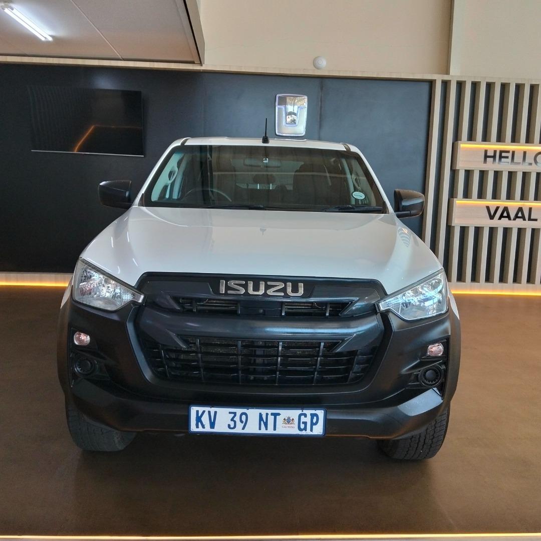 
								Isuzu D-Max 2022 full									