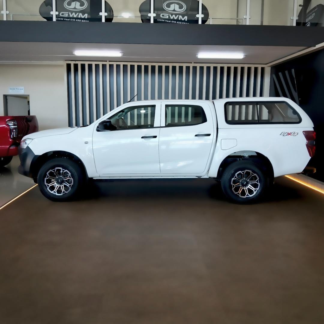 
								Isuzu D-Max 2022 full									