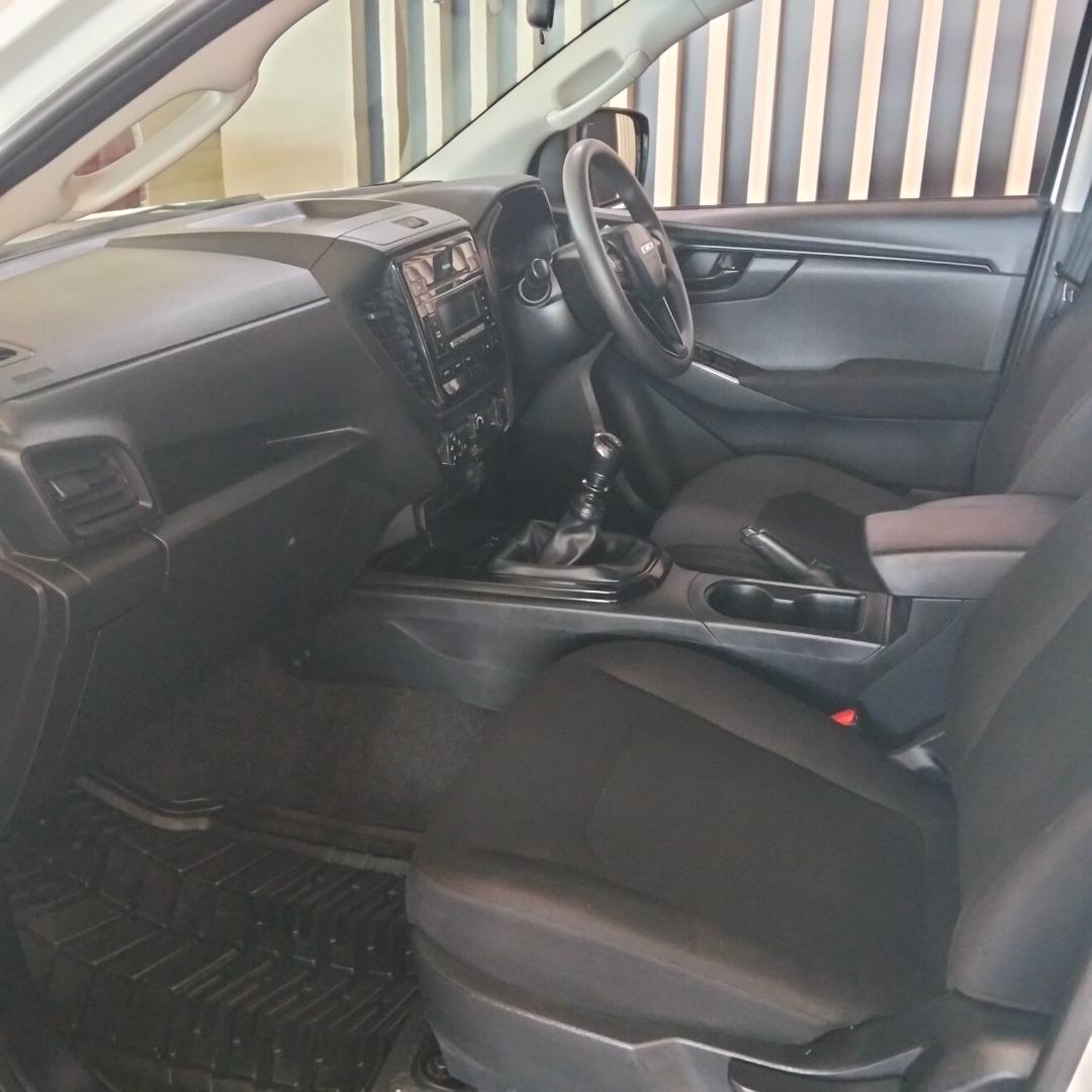 
								Isuzu D-Max 2022 full									