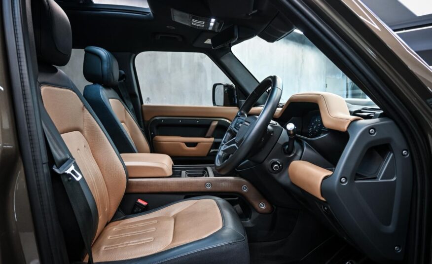 
								Land Rover Defender 2021 full									