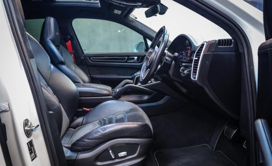 
								Porsche Cayenne 2020 full									