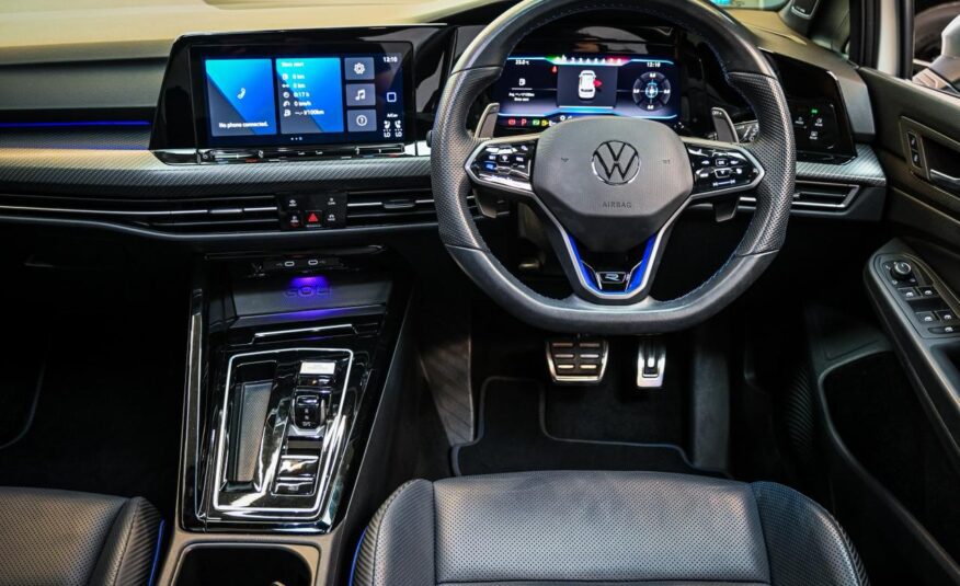 
								Volkswagen Golf 2023 full									