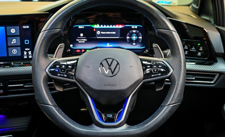 
								Volkswagen Golf 2023 full									