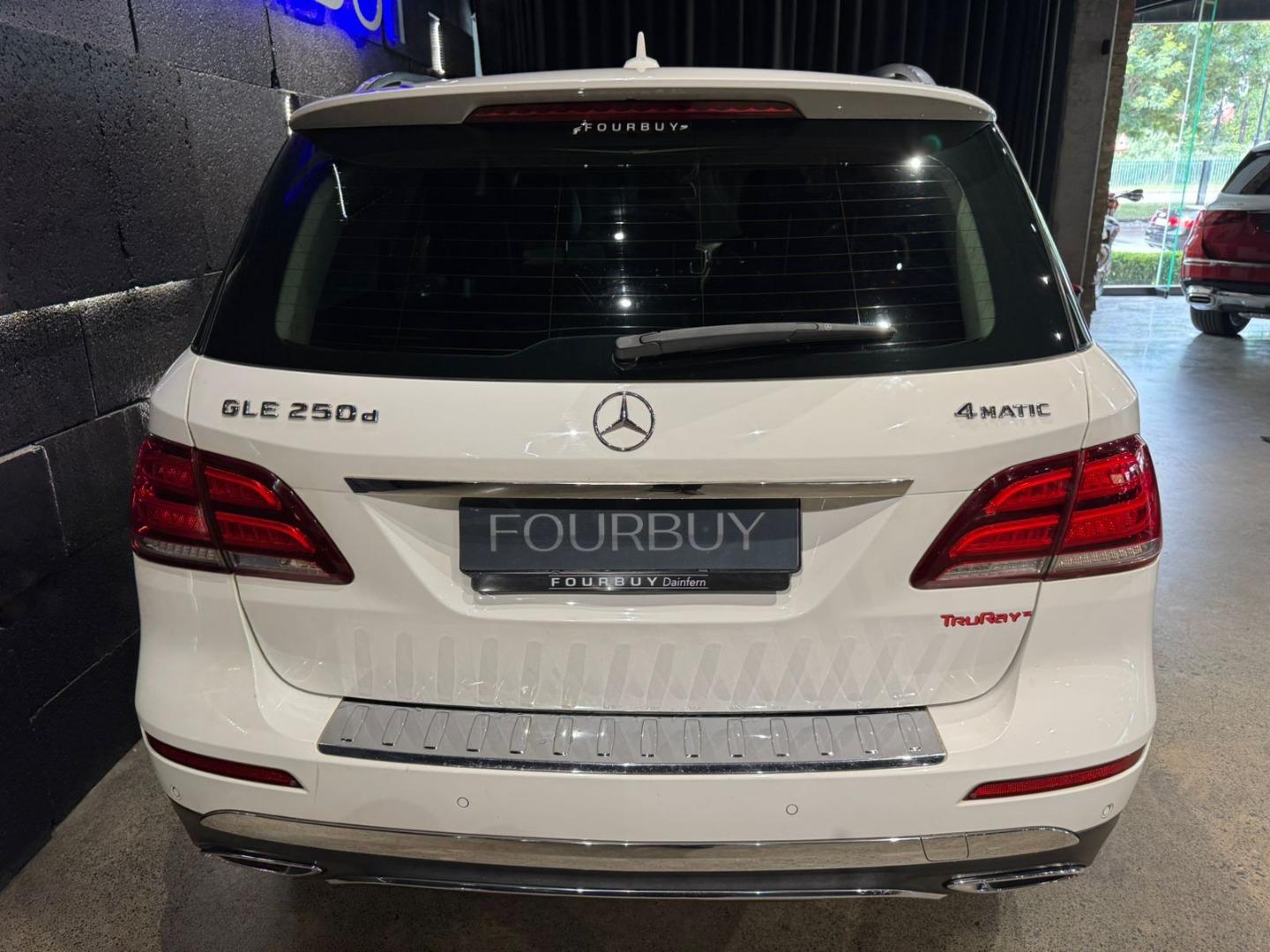 
								Mercedes-Benz GLE 2017 full									
