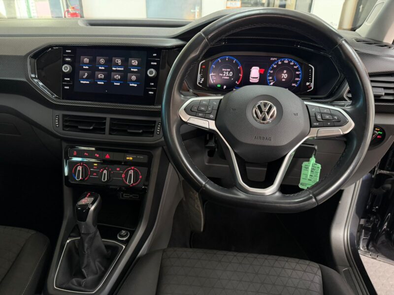 
								Volkswagen T-Cross 2020 full									