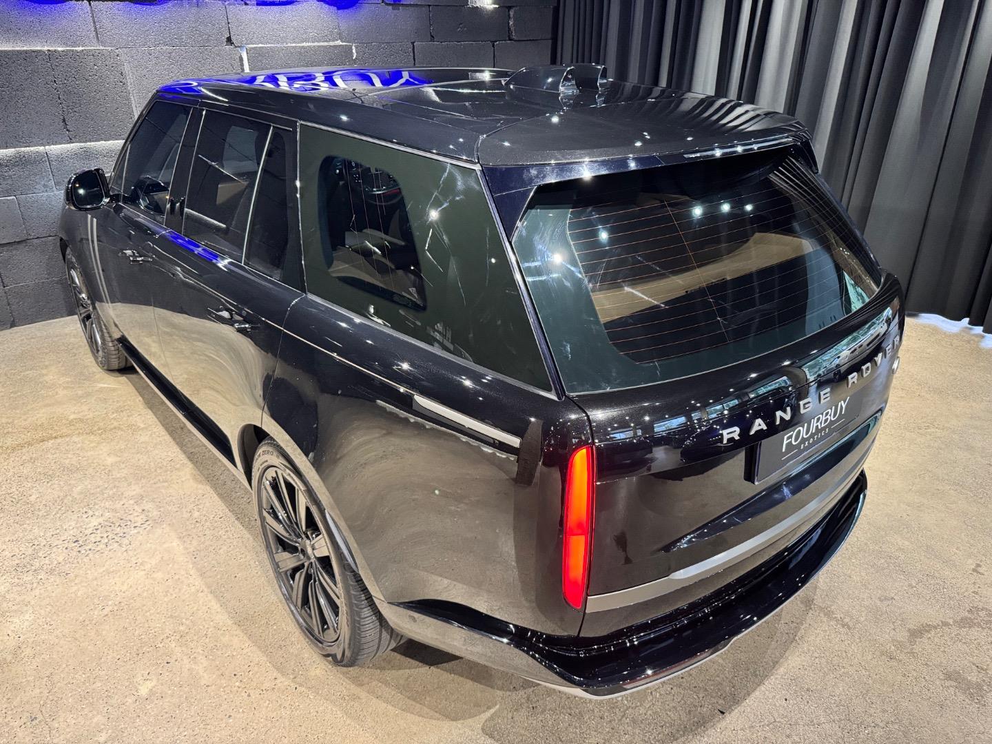 
								Land Rover Range Rover 2023 full									