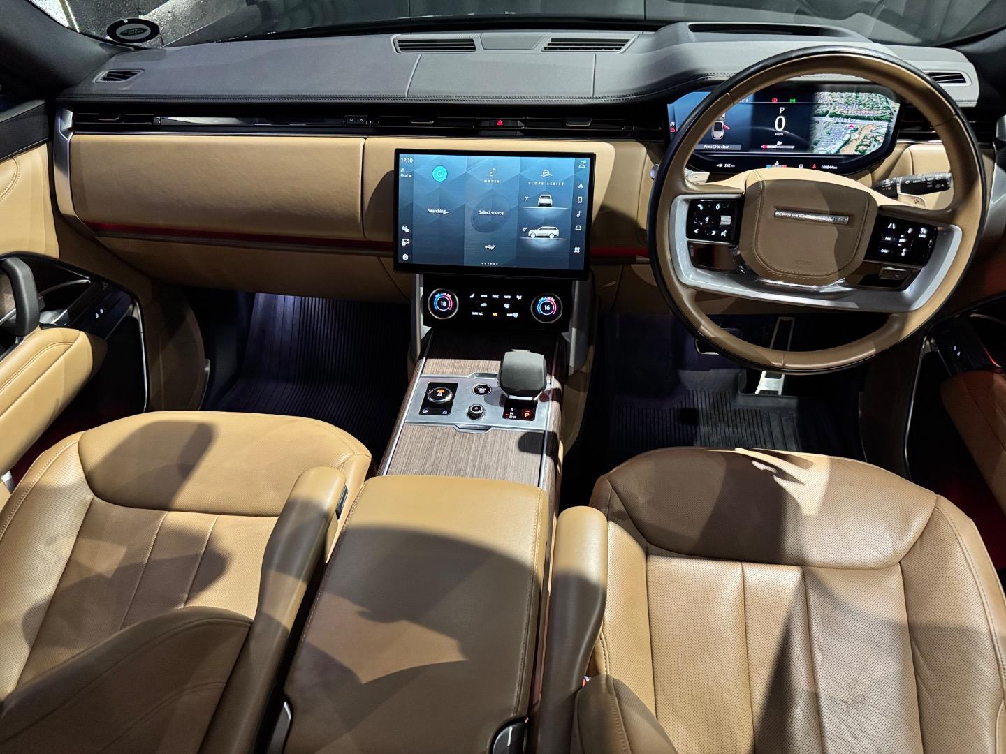 
								Land Rover Range Rover 2023 full									