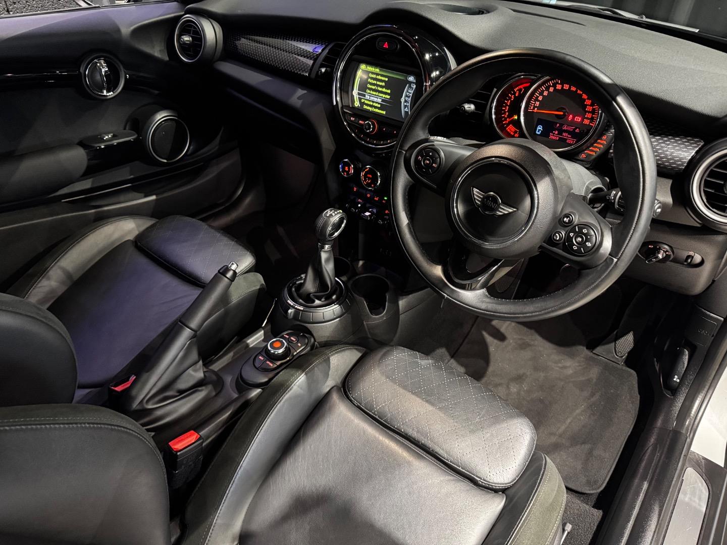 
								Mini Cooper 2015 full									