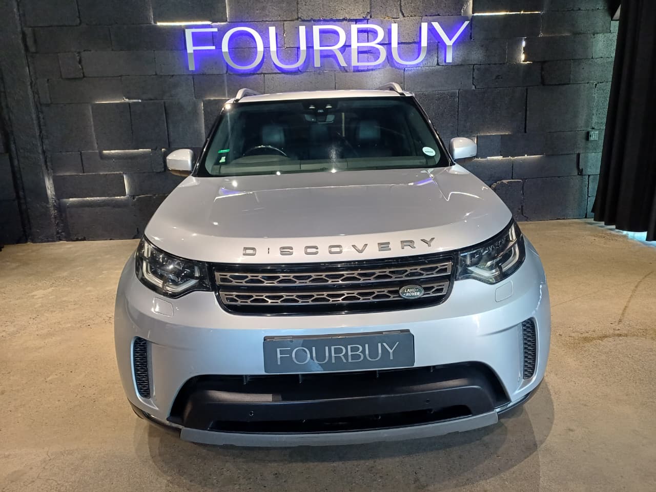 
								Land Rover Discovery 2018 full									