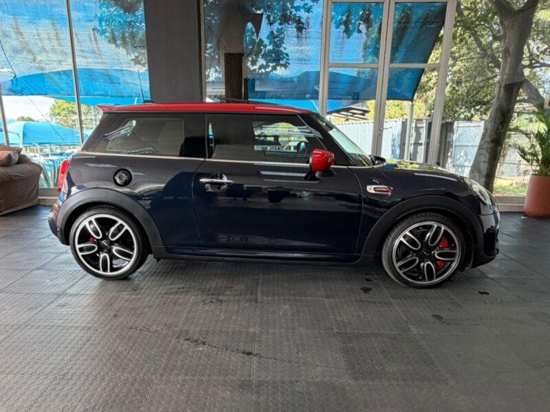 
								Mini Cooper 2020 full									